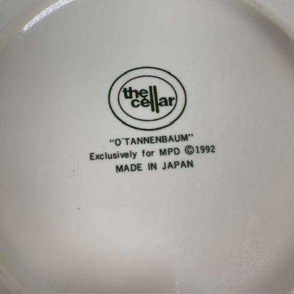 The Cellar O'Tannenbaum, 1 Large Rim Soup Bowl, Holly & Ribbon Border Christmas - Picture 5 of 14